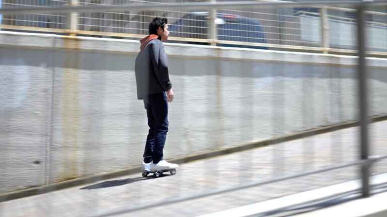 Walkcar, Skateboard Listrik yang Bisa Dijinjing dan Masuk ke Tas