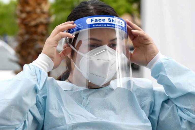 Singapura Bedakan Ketentuan Penggunaan Face Shiled dan Masker