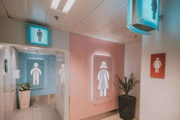 Sambut New Normal, Bandara Changi Kerahkan Robot Pembersih dan Toilet Tanpa Kontak