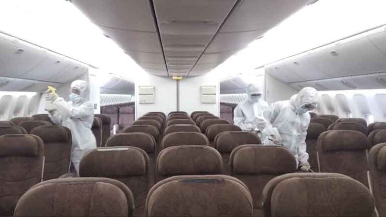Intip Prosedur Cabin Cleaning Pesawat Ala GMF Cegah Covid-19 di Pesawat