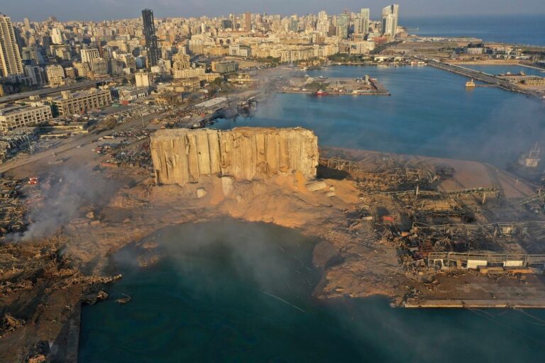 Foto Citra Satelit “Before-After” Kawah Bekas Ledakan Besar di Beirut Lebanon