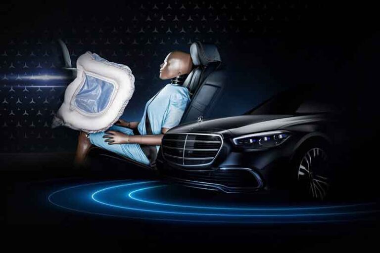 Pertama di Dunia, Mercedes-Benz Sematkan Fitur Airbag Depan-Belakang