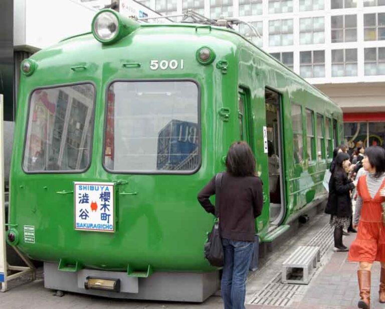 Kereta Ikonik ”Katak Hijau” Dipindah ke Tempat Kelahiran Hachiko