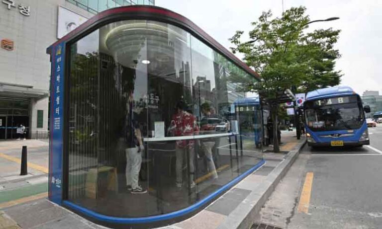 Tangkal Penyebaran Covid-19, Seoul Hadirkan Halte Bus dengan Teknologi Sinar Ultraviolet