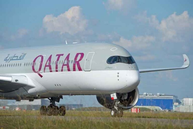 Qatar Airways Luncurkan Pesawat Ke-100 dengan Super WiFi, Tawarkan Satu Jam Gratis Akses