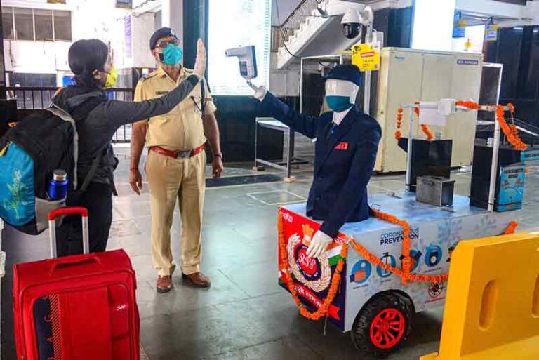 “Kapten Arjun,” Robot yang Bantu Polsuska Intensifkan Penyaringan Penumpang Kereta Api