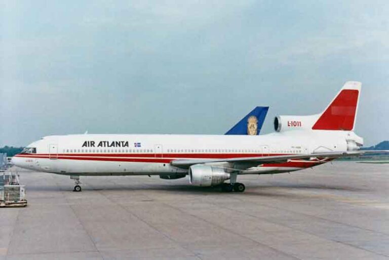 Inilah Alasan Ada Toilet Melingkar di Kabin Pesawat Lockheed L-1011 TriStar