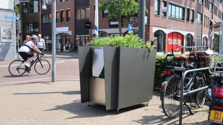 Kurangi Kencing Liar, Amsterdam Pasang Pot Urinal di Jalan Kota