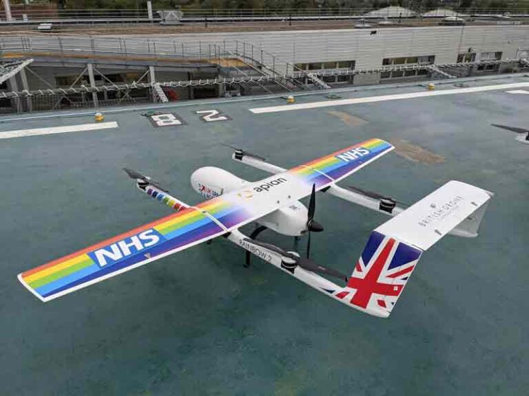 Di Inggris, Eks Pilot Jet Tempur Operasikan Drone Medis Suplai Pasokan Antar Rumah Sakit