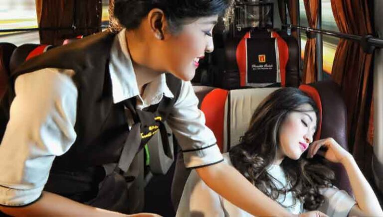 Ada Pramugari di Bus AKAP, Dari Layani Penumpang Hingga Turunkan Barang di Bagasi