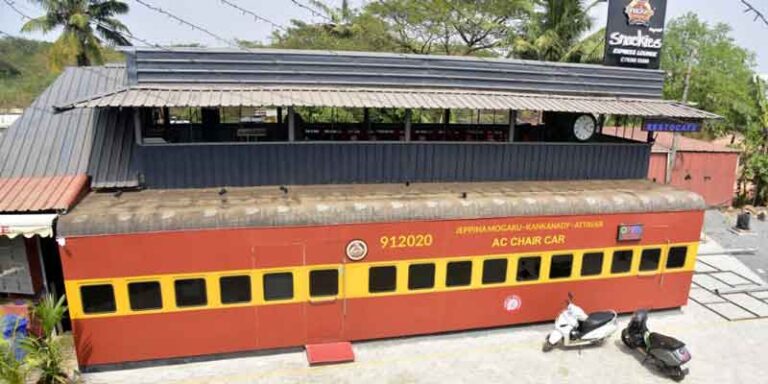 Mangaluru di India Punya Restoran yang Terbuat dari Kereta Kuno