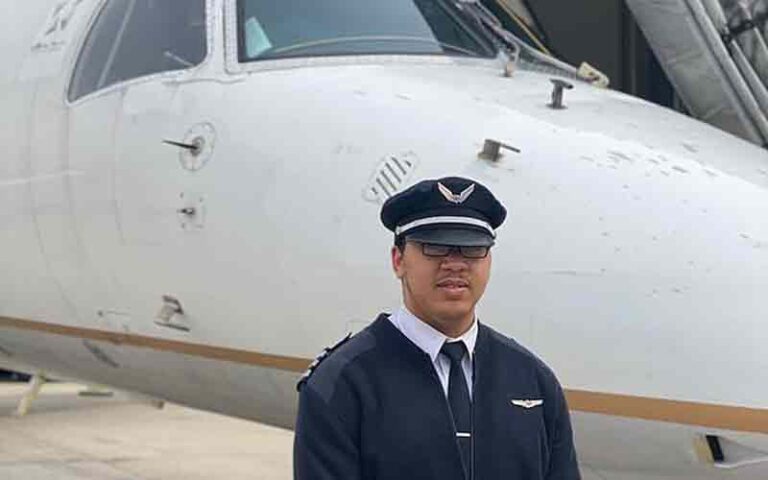 Pria 23 Tahun Jadi Pilot Boeing 777 Kulit Hitam Termuda di Dunia