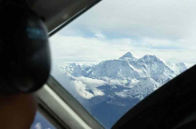 Enam Alasan Mengapa Pesawat Tidak Terbang di Atas Pegunungan Himalaya, Nomor Enam Ngeri!