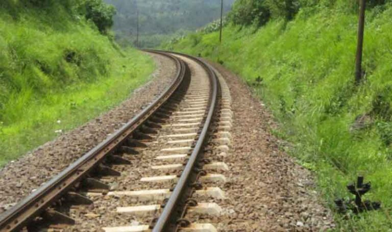 Rel Paksa (Gongsol), Menjamin Lintasan Kereta Aman di Tikungan Tajam