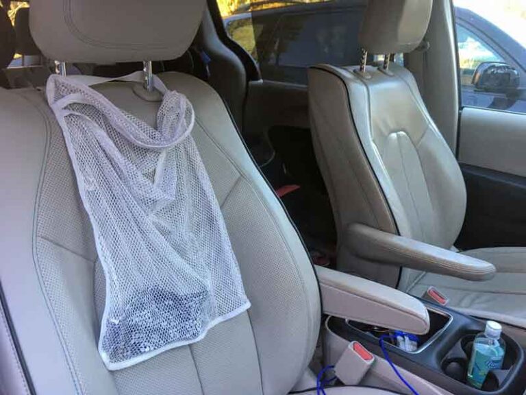 Kantung Laundry Mudahkan Pengendara Mobil Meletakkan Masker Kotor