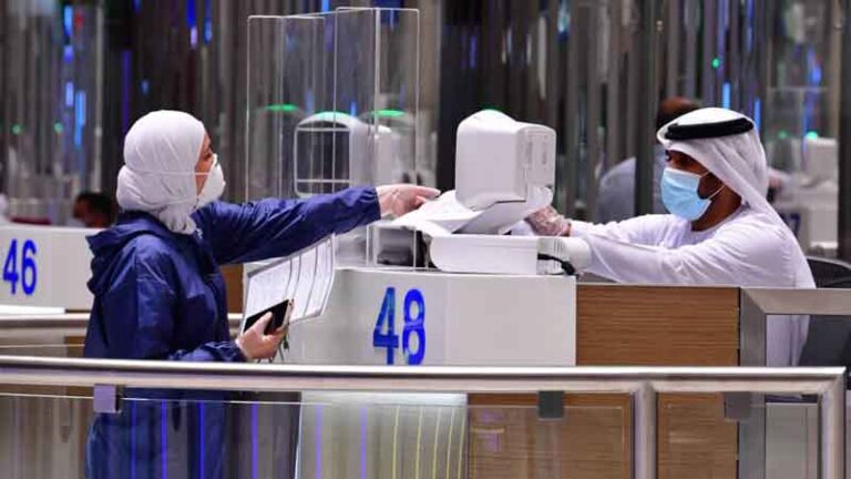 Naik Emirates dan Transit di Dubai Lebih dari 10 Jam? Penumpang Bisa Menginap Gratis di Hotel