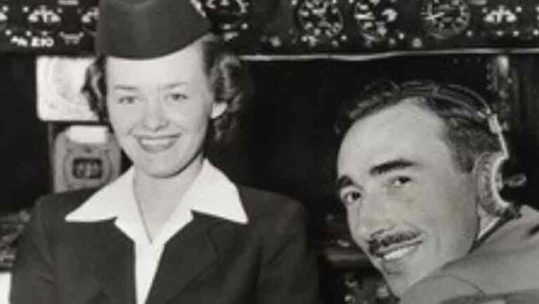 Setelah Pilot, Seorang Pria Coba Ungkap Pramugari Misterius di Foto Jadul