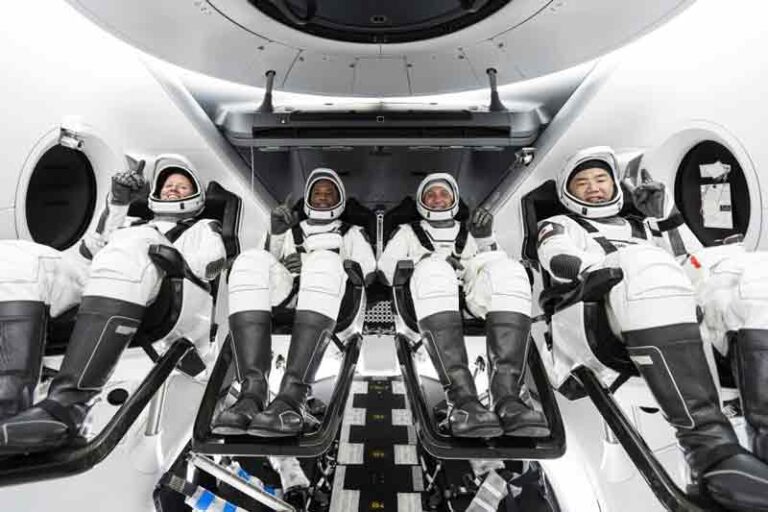 Toilet Kapsul SpaceX Bocor, Astronot Terpaksa ‘BAB’ di Celana