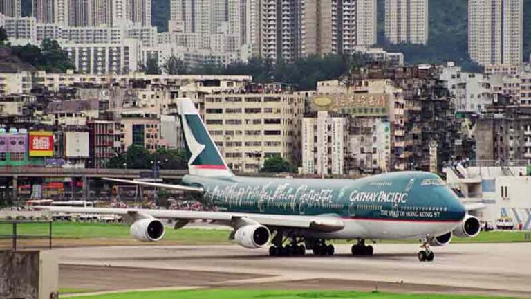 Kasihan, Gegara Karantina Kejam di Hong Kong, Jumlah Penumpang Cathay Pacific Turun 94 Persen