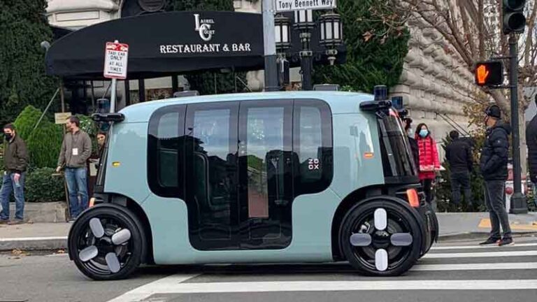 Taksi-Robo Multidirectional Bisa Angkut Empat Penumpang Tanpa Kursi Pengemudi
