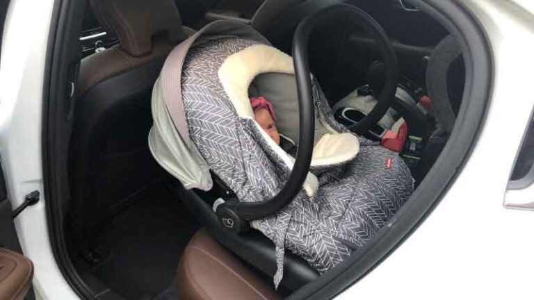 Kursi Belakang Volvo S60 Bisa Muat Kursi Anak dan Bayi yang Diletakkan
