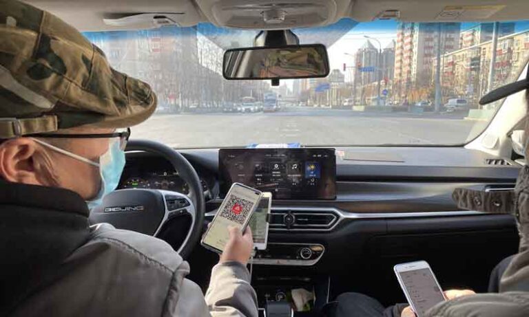 Naik Taksi di Beijing Jangan Lupa Pindai QR Code Kesehatan