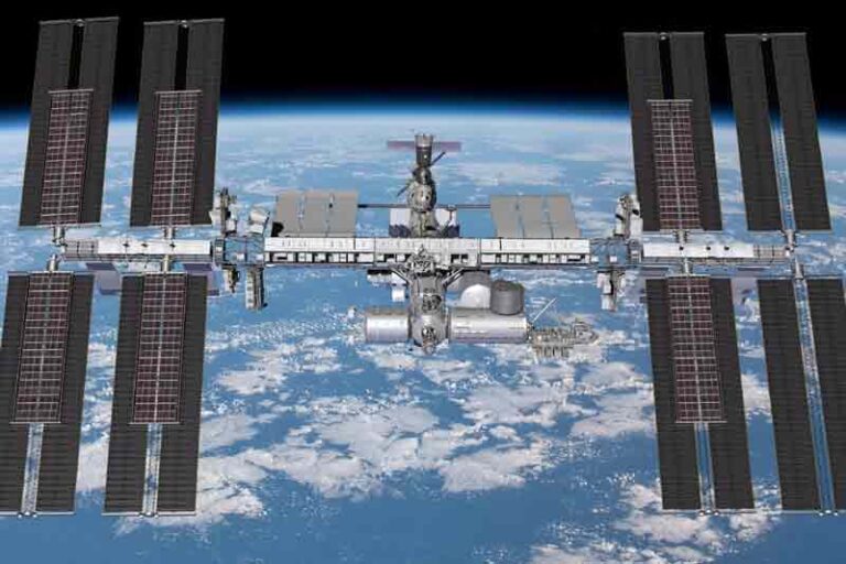 NASA Umumkan Mampu Mendaur Air Kencing dan Keringat Astronot Menjadi Air Minum
