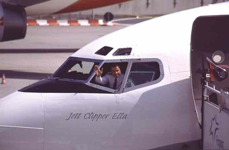 Gegara Covid-19, Boeing 707 Jhon Travolta Batal Disumbangkan ke Museum