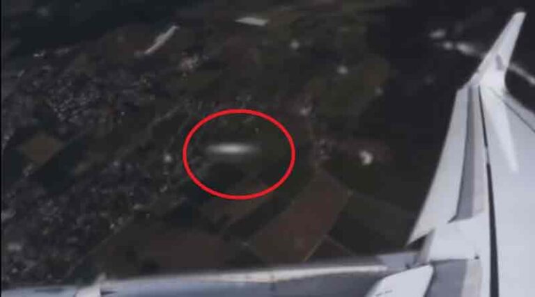 Ngeri! Pesawat Singapore Airlines Nyaris Tabrakan dengan UFO