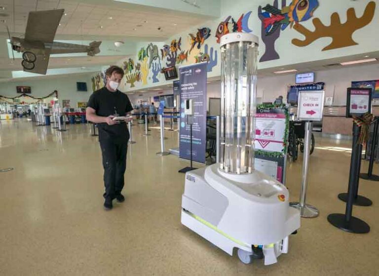 Cegah Penyebaran Covid-19, Bandara ini Gunakan Jasa Robot Sinar Ultraviolet