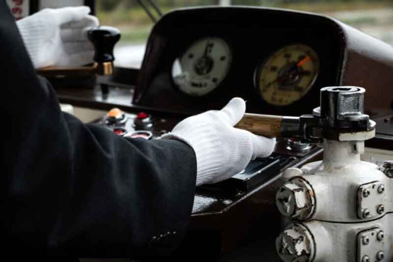 Meski Serba Canggih, Kereta Cepat Tak Serta Merta Gunakan ‘Autopilot’, Masinis Tetap Nomer Satu