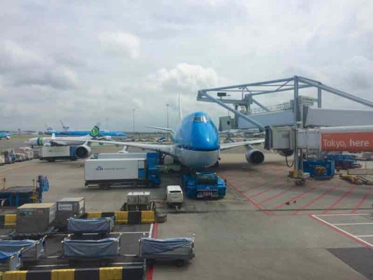 Bandara Schipol Jadi Satu-satunya di Dunia yang Masih Operasikan Garbarata Ganda