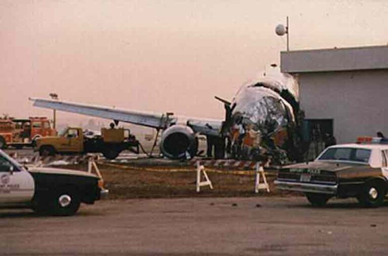 Pilot Tak Sabar, 35 Orang Tewas Akibat Tabrakan Pesawat USAir Flight 1493 dan SkyWest Flight 5569