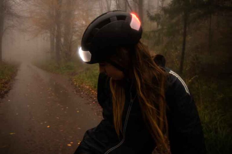 TorchONE – Helm Sepeda dengan Lampu LED yang Bisa Dipasang dan Dilepas