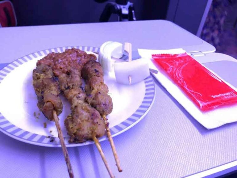 Singapore Airlines Jual Sate 48 Tusuk dengan Harga Rp1 Juta