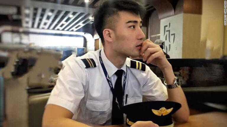 Mendapat Diskriminasi, Mantan Awak Kabin China Southern Minta Keadilan dalam Kasus LGBT