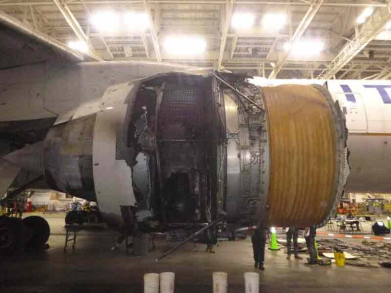 Ternyata Ini Penyebab Mesin Boeing 777 United Airlines Terbakar di Udara