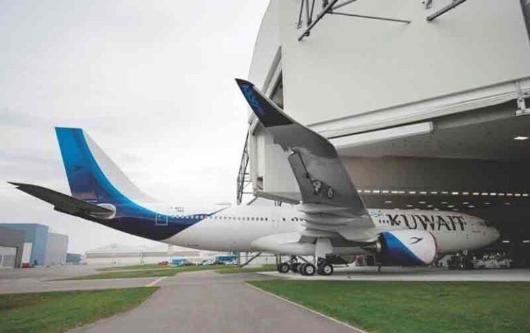 Sudah Jatuh Tertimpa Tangga, Maskapai di Kuwait Bakal Disanksi Gegara Overbooking