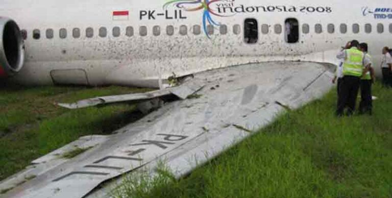 Hari Ini, MD-90 Lion Air Tergelincir Gegara Pilot ‘Berburu’ Bonus dan Paksakan Pendaratan