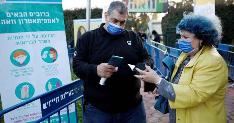 Israel Berlakukan Paspor Vaksin Covid-19, Akankah Diikuti Negara Lain?