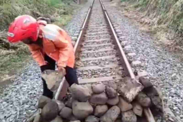 Taruh Batu di Atas Rel, Tindakan Bodoh yang Bisa Berujung Pidana Berat