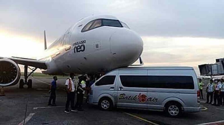Insiden Shuttle Bus Tabrak Pesawat A320neo Batik Air Jadi Bahan Ejekan Netizen Asing