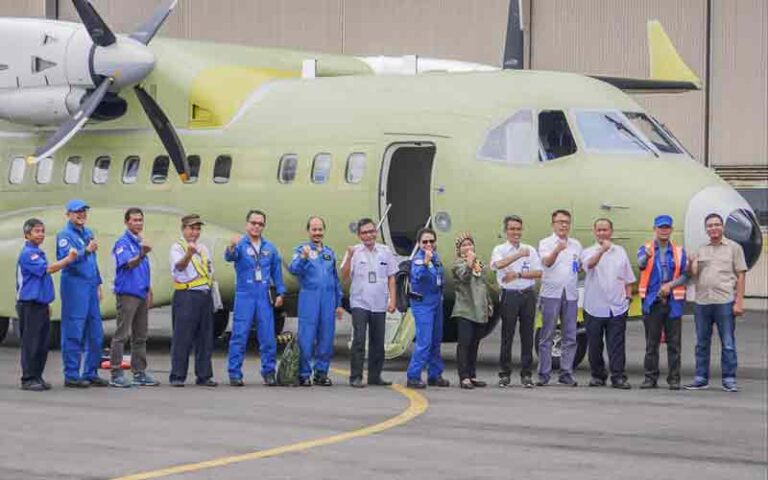 Kartini in Aviation, Inilah Capt. Esther, Satu-satunya Kepala Pilot Uji Perempuan di Dunia