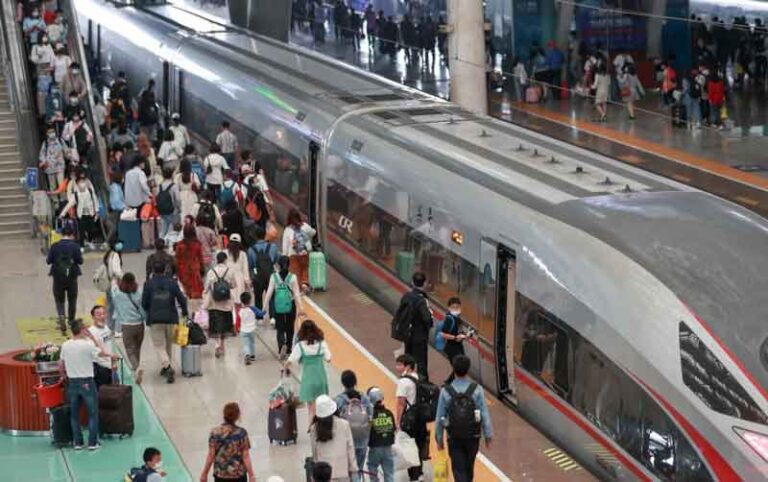 Musim Liburan ‘May Day,’ Penumpang Kereta Cina Alami Lonjakan Tinggi
