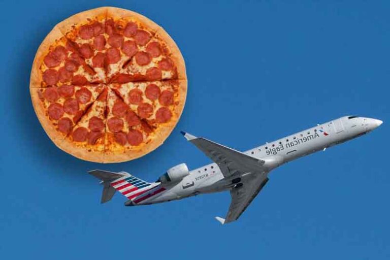 Pesawat Delay Karena Badai Pasir, Pilot Belikan Pizza untuk Semua Penumpang