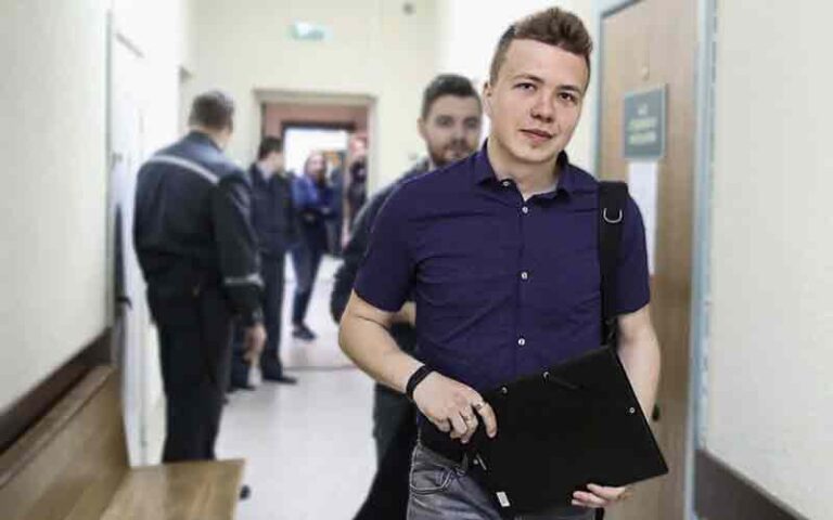 Mengenal Roman Protasevich, Jurnalis yang Jadi Alasan Pesawat Ryanair ‘Dibajak’ Belarusia