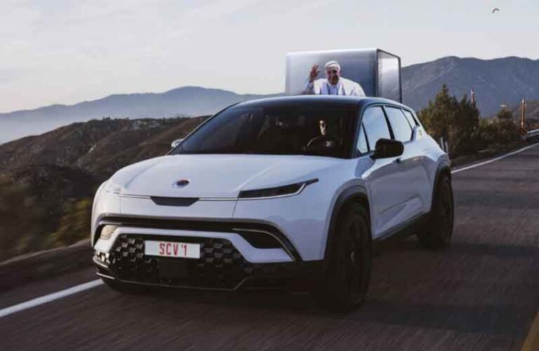 Fisker Kembangkan Mobil Listrik Khusus Paus Fransiskus di Vatikan