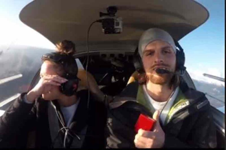 Viral! Pesawat Rusak dan Terancam Jatuh, Pilot Ini Malah Lamar Pasangannya