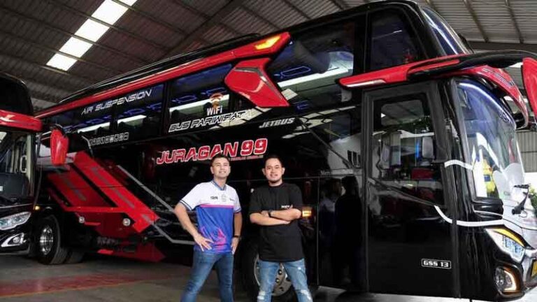 Crazy Rich Malang Hibahkan Bus Mercedes-Benz 1626 Seharga Rp2 Miliar untuk RANS Cilegon FC