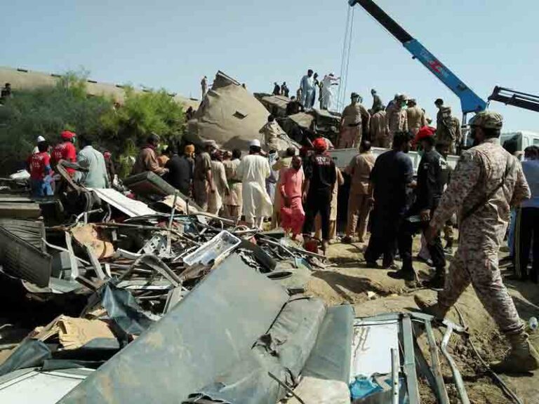 50 Orang Tewas Akibat Tabrakan Maut Dua Kereta, Potret Buruk Kereta Api di Pakistan